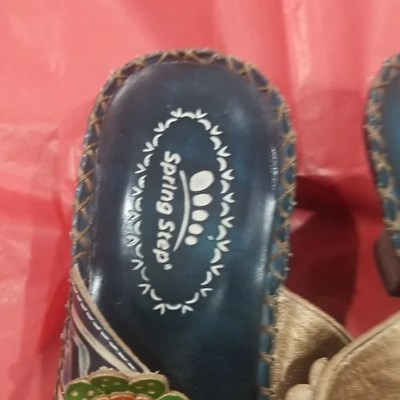 Spring Step Sandals - Picture 4 of 10